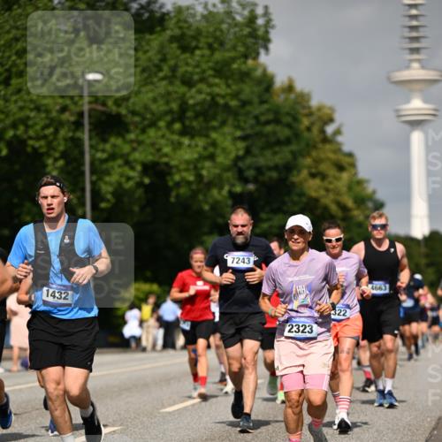 29.06.2025 - hella hamburg halbmarathon Dr. Thomas Lammeyer http://msf.ph/oto/8149371 29.06.2025 10:06:23 Kennedybrücke 1128, 1254, 1364, 1432, 1453, 1729, 1733, 2322, 2323, 3169, 3780, 4286, 4328, 4663, 4985, 5742, 5763, 6322, 6708, 6860, 7031, 7049, 7243, 8749, 9020, 9021, 9156, 9353, 9928, 10177, 10866 meine-sportfotos.de