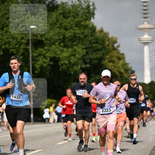 29.06.2025 - hella hamburg halbmarathon Dr. Thomas Lammeyer http://msf.ph/oto/8149376 29.06.2025 10:06:23 Kennedybrücke 1128, 1254, 1364, 1432, 1453, 1729, 1733, 2322, 2323, 3169, 3780, 4286, 4328, 4663, 4985, 5742, 5763, 6322, 6708, 6860, 7031, 7049, 7243, 8749, 9020, 9021, 9156, 9353, 9928, 10177, 10866 meine-sportfotos.de