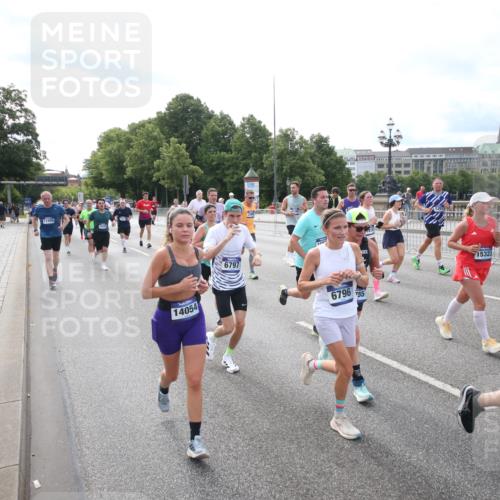 29.06.2025 - hella hamburg halbmarathon Jannik Wohlers http://msf.ph/oto/8149378 29.06.2025 10:19:22 Lombardsbrücke 1145, 1154, 1534, 2357, 2405, 2441, 2918, 3446, 3678, 4108, 4110, 4170, 4562, 4570, 4979, 5251, 5849, 5878, 6444, 6796, 6797, 6872, 6874, 7137, 7248, 7249, 7836, 7917, 8146, 8427, 10349, 10540, 10594, 11036, 11999, 12066, 12615, 12618, 12859, 13342, 13611, 13821, 14054, 14428, 14953, 15014, 15323, 15423, 16016, 16190, 16240, 16480, 16611, 16886, 17123, 17208, 17311, 17613, 17714, 17853, 18322, 18335, 18371, 18405, 18417, 18755, 18843 meine-sportfotos.de