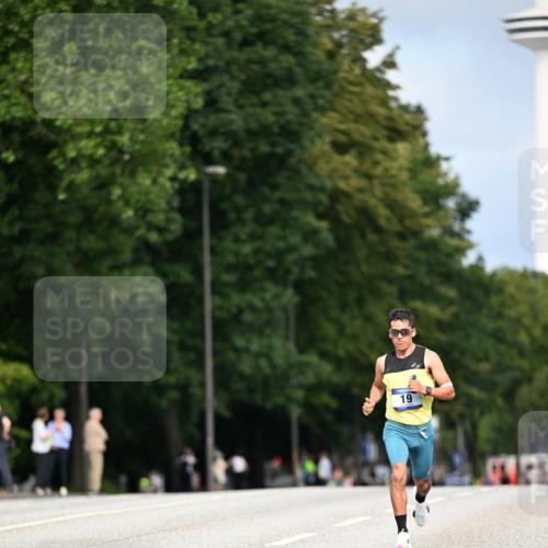 29.06.2025 - hella hamburg halbmarathon Dr. Thomas Lammeyer http://msf.ph/oto/8149381 29.06.2025 09:35:12 Kennedybrücke 14, 19 meine-sportfotos.de