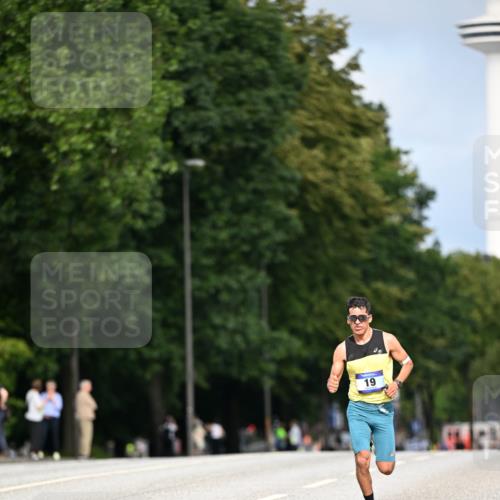 29.06.2025 - hella hamburg halbmarathon Dr. Thomas Lammeyer http://msf.ph/oto/8149384 29.06.2025 09:35:12 Kennedybrücke 14, 19 meine-sportfotos.de