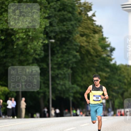 29.06.2025 - hella hamburg halbmarathon Dr. Thomas Lammeyer http://msf.ph/oto/8149392 29.06.2025 09:35:13 Kennedybrücke 14, 19 meine-sportfotos.de