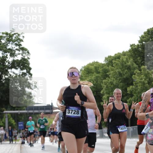 29.06.2025 - hella hamburg halbmarathon Jannik Wohlers http://msf.ph/oto/8149398 29.06.2025 10:12:56 Lombardsbrücke 1007, 1747, 1859, 2961, 3218, 3360, 3728, 3729, 4187, 5546, 6489, 7346, 7460, 8913, 9527, 9612, 12492, 13331, 15922, 16030, 16437, 17474, 17988, 18048, 18222, 18732, 18754, 19035 meine-sportfotos.de