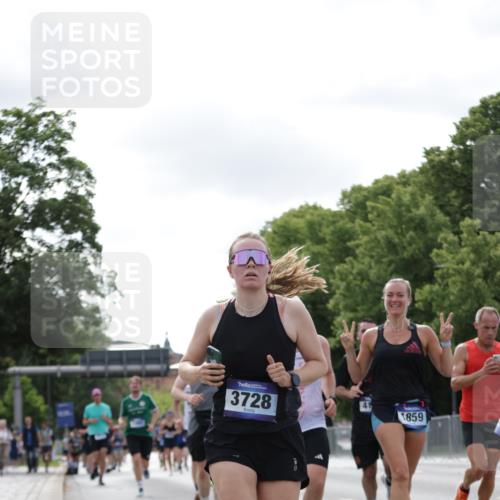 29.06.2025 - hella hamburg halbmarathon Jannik Wohlers http://msf.ph/oto/8149410 29.06.2025 10:12:56 Lombardsbrücke 1007, 1747, 1859, 2961, 3218, 3360, 3728, 3729, 4187, 5546, 6489, 7346, 7460, 8913, 9527, 9612, 12492, 13331, 15922, 16030, 16437, 17474, 17988, 18048, 18222, 18732, 18754, 19035 meine-sportfotos.de