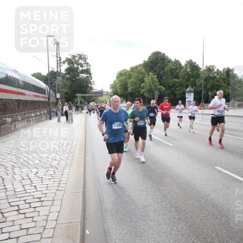 29.06.2025 - hella hamburg halbmarathon Jannik Wohlers http://msf.ph/oto/8149411 29.06.2025 10:19:24 Lombardsbrücke 1154, 1534, 2357, 2405, 2441, 2918, 3678, 4108, 4110, 4170, 4539, 4562, 4570, 5251, 5878, 6444, 6796, 6797, 6872, 6874, 7137, 7248, 7249, 7836, 7917, 8146, 8427, 10349, 10540, 10594, 10622, 11036, 11999, 12066, 12615, 12618, 12859, 13002, 13342, 13611, 13821, 13910, 14054, 14428, 14953, 15323, 15423, 16016, 16190, 16240, 16480, 16611, 16886, 17123, 17208, 17311, 17613, 17714, 17853, 18322, 18335, 18371, 18405, 18417, 18755, 18843 meine-sportfotos.de