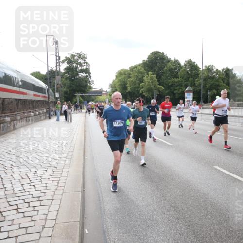 29.06.2025 - hella hamburg halbmarathon Jannik Wohlers http://msf.ph/oto/8149416 29.06.2025 10:19:24 Lombardsbrücke 1154, 1534, 2357, 2405, 2441, 2918, 3678, 4108, 4110, 4170, 4539, 4562, 4570, 5251, 5878, 6444, 6796, 6797, 6872, 6874, 7137, 7248, 7249, 7836, 7917, 8146, 8427, 10349, 10540, 10594, 10622, 11036, 11999, 12066, 12615, 12618, 12859, 13002, 13342, 13611, 13821, 13910, 14054, 14428, 14953, 15323, 15423, 16016, 16190, 16240, 16480, 16611, 16886, 17123, 17208, 17311, 17613, 17714, 17853, 18322, 18335, 18371, 18405, 18417, 18755, 18843 meine-sportfotos.de
