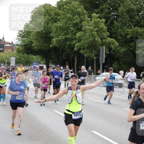 29.06.2025 - hella hamburg halbmarathon Jannik Wohlers http://msf.ph/oto/8149428 29.06.2025 10:49:55 Lombardsbrücke 1259, 1828, 2047, 3203, 3680, 3701, 3710, 3805, 3897, 4168, 5119, 5997, 6680, 6830, 7677, 7721, 7722, 7755, 8299, 9605, 10060, 10286, 10617, 11426, 11696, 11716, 12079, 13127, 13128, 13846, 13887, 14102, 14144, 14591, 14940, 15230, 15551, 16410, 16412, 16489, 16635, 16670, 16742, 17256, 19058, 19086 meine-sportfotos.de