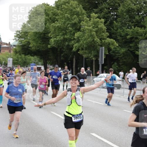 29.06.2025 - hella hamburg halbmarathon Jannik Wohlers http://msf.ph/oto/8149434 29.06.2025 10:49:55 Lombardsbrücke 1259, 1828, 2047, 3203, 3680, 3701, 3710, 3805, 3897, 4168, 5119, 5997, 6680, 6830, 7677, 7721, 7722, 7755, 8299, 9605, 10060, 10286, 10617, 11426, 11696, 11716, 12079, 13127, 13128, 13846, 13887, 14102, 14144, 14591, 14940, 15230, 15551, 16410, 16412, 16489, 16635, 16670, 16742, 17256, 19058, 19086 meine-sportfotos.de