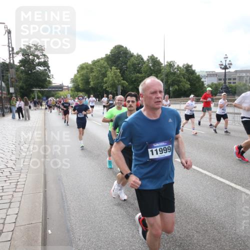 29.06.2025 - hella hamburg halbmarathon Jannik Wohlers http://msf.ph/oto/8149474 29.06.2025 10:19:25 Lombardsbrücke 1154, 2357, 2405, 2441, 2918, 3678, 4108, 4110, 4170, 4539, 4562, 4570, 5251, 5878, 6796, 6797, 6872, 6874, 7137, 7248, 7249, 7836, 7917, 8146, 8427, 10349, 10594, 10622, 11036, 11999, 12066, 12615, 12618, 12859, 13002, 13611, 13634, 13821, 13910, 14054, 14428, 14953, 15323, 15423, 16016, 16190, 16240, 16322, 16480, 16611, 16886, 17123, 17208, 17613, 17714, 17853, 18322, 18335, 18371, 18405, 18417, 18755, 18843 meine-sportfotos.de