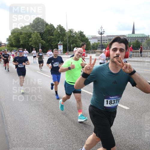 29.06.2025 - hella hamburg halbmarathon Jannik Wohlers http://msf.ph/oto/8149490 29.06.2025 10:19:25 Lombardsbrücke 1154, 2357, 2405, 2441, 2918, 3678, 4108, 4110, 4170, 4539, 4562, 4570, 5251, 5878, 6796, 6797, 6872, 6874, 7137, 7248, 7249, 7836, 7917, 8146, 8427, 10349, 10594, 10622, 11036, 11999, 12066, 12615, 12618, 12859, 13002, 13611, 13634, 13821, 13910, 14054, 14428, 14953, 15323, 15423, 16016, 16190, 16240, 16322, 16480, 16611, 16886, 17123, 17208, 17613, 17714, 17853, 18322, 18335, 18371, 18405, 18417, 18755, 18843 meine-sportfotos.de
