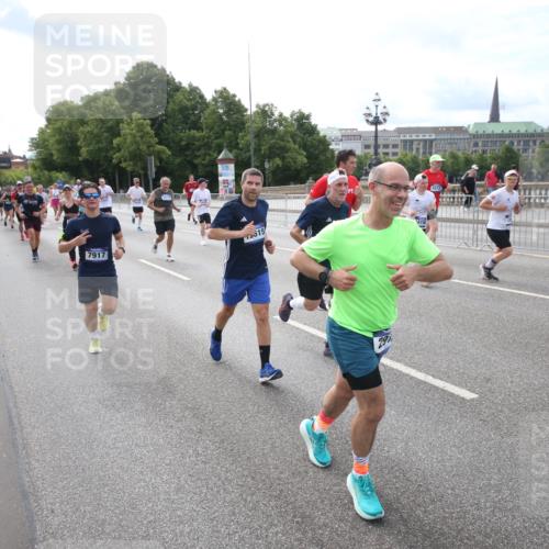 29.06.2025 - hella hamburg halbmarathon Jannik Wohlers http://msf.ph/oto/8149498 29.06.2025 10:19:26 Lombardsbrücke 1154, 2357, 2405, 2441, 2918, 3678, 4108, 4110, 4170, 4539, 4562, 4570, 5251, 5878, 6796, 6797, 6872, 6874, 7137, 7248, 7249, 7836, 7917, 8146, 8427, 10349, 10594, 10622, 11036, 11999, 12066, 12615, 12618, 12859, 13002, 13611, 13634, 13821, 13910, 14054, 14428, 14953, 15323, 15423, 16016, 16190, 16240, 16322, 16480, 16611, 16886, 17123, 17208, 17613, 17714, 17853, 18322, 18335, 18371, 18405, 18417, 18755, 18843 meine-sportfotos.de