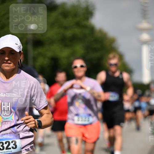 29.06.2025 - hella hamburg halbmarathon Dr. Thomas Lammeyer http://msf.ph/oto/8149507 29.06.2025 10:06:26 Kennedybrücke 1128, 1254, 1432, 1453, 1729, 1733, 2322, 2323, 3169, 3780, 4286, 4328, 4663, 4985, 5742, 5763, 6166, 6322, 6708, 6860, 7049, 7243, 8662, 8749, 9020, 9021, 9156, 9353, 9928, 10177, 10539, 10866 meine-sportfotos.de
