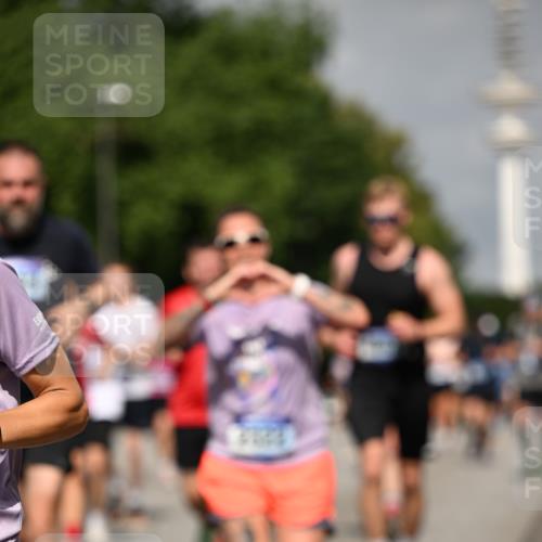29.06.2025 - hella hamburg halbmarathon Dr. Thomas Lammeyer http://msf.ph/oto/8149515 29.06.2025 10:06:27 Kennedybrücke 1128, 1254, 1432, 1453, 1729, 1733, 2322, 2323, 3169, 3780, 4286, 4663, 4985, 5742, 5763, 6166, 6322, 6708, 6860, 7049, 7243, 8662, 8749, 9020, 9021, 9928, 10539, 10866 meine-sportfotos.de