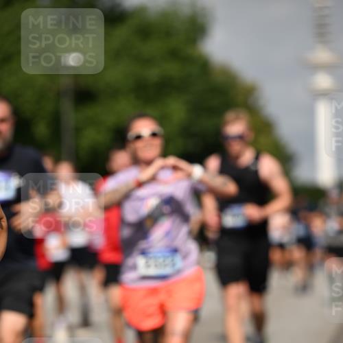 29.06.2025 - hella hamburg halbmarathon Dr. Thomas Lammeyer http://msf.ph/oto/8149518 29.06.2025 10:06:27 Kennedybrücke 1128, 1254, 1432, 1453, 1729, 1733, 2322, 2323, 3169, 3780, 4286, 4663, 4985, 5742, 5763, 6166, 6322, 6708, 6860, 7049, 7243, 8662, 8749, 9020, 9021, 9928, 10539, 10866 meine-sportfotos.de