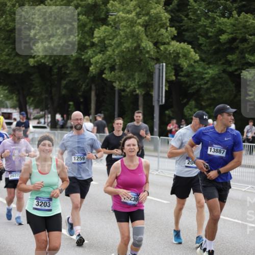 29.06.2025 - hella hamburg halbmarathon Jannik Wohlers http://msf.ph/oto/8149521 29.06.2025 10:49:59 Lombardsbrücke 1259, 1828, 2047, 3203, 3680, 3710, 3805, 3897, 4168, 4961, 5119, 5131, 5997, 6680, 6830, 7505, 7677, 7755, 8299, 10286, 10744, 11426, 11696, 11716, 12079, 13846, 13887, 14102, 14144, 14591, 14940, 15230, 15467, 15551, 16412, 16489, 16635, 16670, 16742, 17256, 17790, 18483, 19058 meine-sportfotos.de