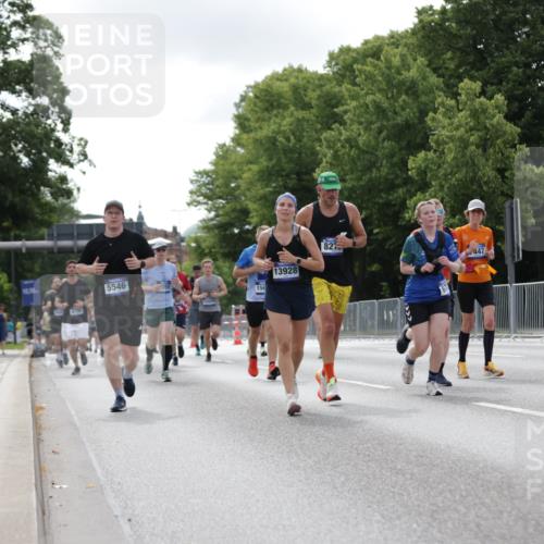 29.06.2025 - hella hamburg halbmarathon Jannik Wohlers http://msf.ph/oto/8149542 29.06.2025 10:13:06 Lombardsbrücke 1007, 1859, 2055, 2961, 3729, 4187, 4795, 4950, 5232, 5546, 6026, 6717, 6724, 7346, 7446, 7447, 7460, 8279, 9128, 9527, 9612, 12492, 12928, 12929, 13331, 13928, 15663, 15922, 16491, 17474, 18222, 18231, 19035 meine-sportfotos.de