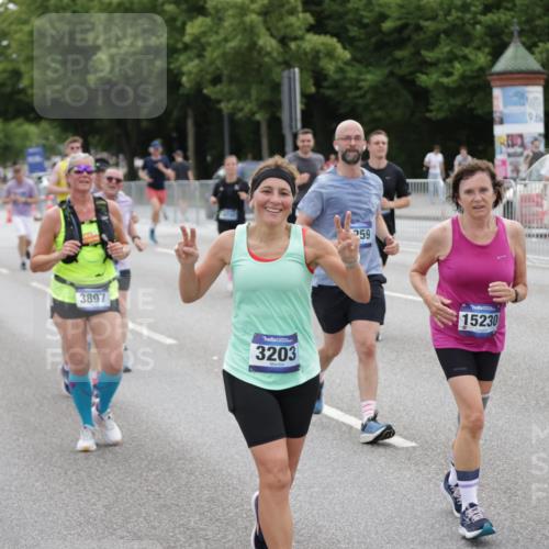 29.06.2025 - hella hamburg halbmarathon Jannik Wohlers http://msf.ph/oto/8149545 29.06.2025 10:50:01 Lombardsbrücke 1259, 1828, 2047, 3203, 3680, 3710, 3805, 3897, 4168, 4961, 5119, 5131, 6680, 7505, 7677, 8299, 8834, 10286, 10744, 11426, 11696, 11716, 12079, 13887, 14102, 14144, 14591, 14940, 15230, 15467, 15551, 16489, 16593, 16635, 16670, 16742, 17256, 17790, 18092, 18483, 19058 meine-sportfotos.de