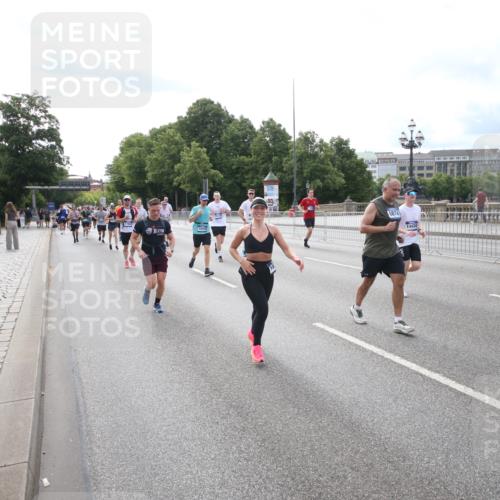 29.06.2025 - hella hamburg halbmarathon Jannik Wohlers http://msf.ph/oto/8149546 29.06.2025 10:19:28 Lombardsbrücke 1110, 1115, 1154, 2357, 2405, 2918, 4170, 4539, 4562, 4570, 5251, 5397, 5878, 6796, 6797, 6872, 6874, 7137, 7248, 7249, 7808, 7836, 7917, 8146, 8427, 10349, 10594, 10622, 11036, 11999, 12066, 12615, 12618, 12859, 13002, 13611, 13634, 13821, 13910, 14428, 14953, 15323, 15423, 15529, 16016, 16190, 16240, 16322, 16480, 16611, 16886, 17123, 17208, 17613, 17853, 18322, 18335, 18371, 18755, 18843 meine-sportfotos.de