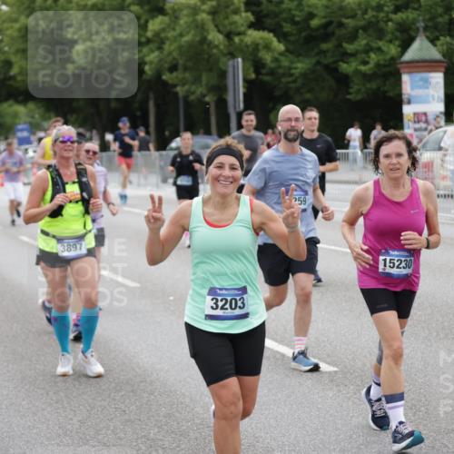 29.06.2025 - hella hamburg halbmarathon Jannik Wohlers http://msf.ph/oto/8149550 29.06.2025 10:50:01 Lombardsbrücke 1259, 1828, 2047, 3203, 3680, 3710, 3805, 3897, 4168, 4961, 5119, 5131, 6680, 7505, 7677, 8299, 8834, 10286, 10744, 11426, 11696, 11716, 12079, 13887, 14102, 14144, 14591, 14940, 15230, 15467, 15551, 16489, 16593, 16635, 16670, 16742, 17256, 17790, 18092, 18483, 19058 meine-sportfotos.de