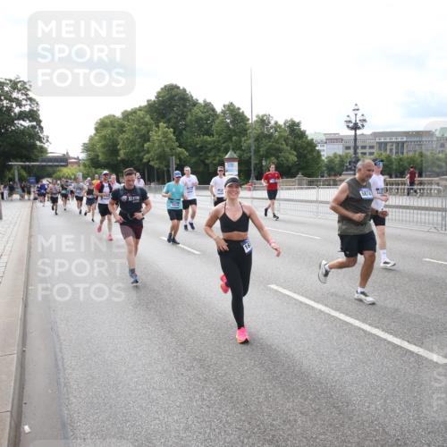 29.06.2025 - hella hamburg halbmarathon Jannik Wohlers http://msf.ph/oto/8149553 29.06.2025 10:19:28 Lombardsbrücke 1110, 1115, 1154, 2357, 2405, 2918, 4170, 4539, 4562, 4570, 5251, 5397, 5878, 6796, 6797, 6872, 6874, 7137, 7248, 7249, 7808, 7836, 7917, 8146, 8427, 10349, 10594, 10622, 11036, 11999, 12066, 12615, 12618, 12859, 13002, 13611, 13634, 13821, 13910, 14428, 14953, 15323, 15423, 15529, 16016, 16190, 16240, 16322, 16480, 16611, 16886, 17123, 17208, 17613, 17853, 18322, 18335, 18371, 18755, 18843 meine-sportfotos.de