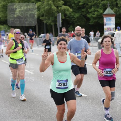 29.06.2025 - hella hamburg halbmarathon Jannik Wohlers http://msf.ph/oto/8149561 29.06.2025 10:50:01 Lombardsbrücke 1259, 1828, 2047, 3203, 3680, 3710, 3805, 3897, 4168, 4961, 5119, 5131, 6680, 7505, 7677, 8299, 8834, 10286, 10744, 11426, 11696, 11716, 12079, 13887, 14102, 14144, 14591, 14940, 15230, 15467, 15551, 16489, 16593, 16635, 16670, 16742, 17256, 17790, 18092, 18483, 19058 meine-sportfotos.de
