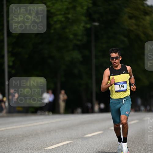 29.06.2025 - hella hamburg halbmarathon Dr. Thomas Lammeyer http://msf.ph/oto/8149562 29.06.2025 09:35:14 Kennedybrücke 14, 19 meine-sportfotos.de