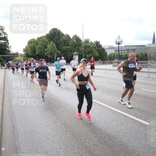 29.06.2025 - hella hamburg halbmarathon Jannik Wohlers http://msf.ph/oto/8149563 29.06.2025 10:19:28 Lombardsbrücke 1110, 1115, 1154, 2357, 2405, 2918, 4170, 4539, 4562, 4570, 5251, 5397, 5878, 6796, 6797, 6872, 6874, 7137, 7248, 7249, 7808, 7836, 7917, 8146, 8427, 10349, 10594, 10622, 11036, 11999, 12066, 12615, 12618, 12859, 13002, 13611, 13634, 13821, 13910, 14428, 14953, 15323, 15423, 15529, 16016, 16190, 16240, 16322, 16480, 16611, 16886, 17123, 17208, 17613, 17853, 18322, 18335, 18371, 18755, 18843 meine-sportfotos.de