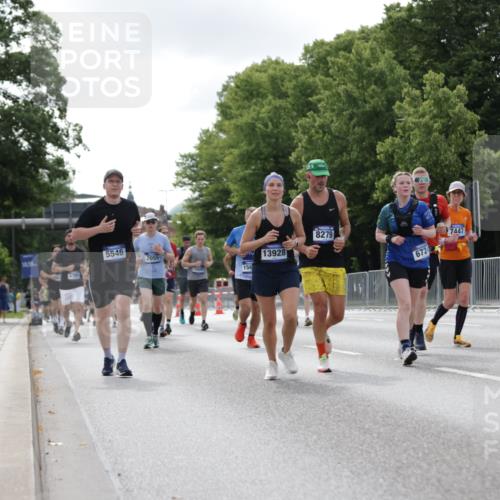 29.06.2025 - hella hamburg halbmarathon Jannik Wohlers http://msf.ph/oto/8149566 29.06.2025 10:13:06 Lombardsbrücke 1007, 1859, 2055, 2961, 3729, 4187, 4795, 4950, 5232, 5546, 6026, 6717, 6724, 7346, 7446, 7447, 7460, 8279, 9128, 9527, 9612, 12492, 12928, 12929, 13331, 13928, 15663, 15922, 16491, 17474, 18222, 18231, 19035 meine-sportfotos.de