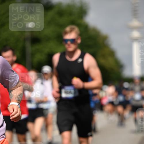29.06.2025 - hella hamburg halbmarathon Dr. Thomas Lammeyer http://msf.ph/oto/8149573 29.06.2025 10:06:28 Kennedybrücke 1128, 1254, 1432, 1453, 1733, 2322, 2323, 3169, 3780, 3919, 4286, 4663, 4985, 5742, 5763, 6166, 6322, 6708, 6860, 7049, 7243, 8662, 8749, 9020, 9021, 9928, 10539, 10866 meine-sportfotos.de