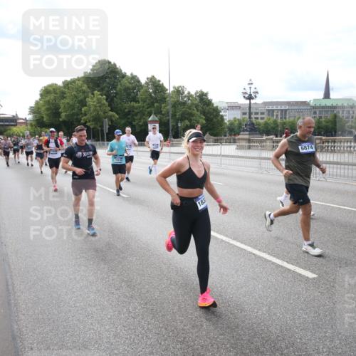 29.06.2025 - hella hamburg halbmarathon Jannik Wohlers http://msf.ph/oto/8149574 29.06.2025 10:19:28 Lombardsbrücke 1110, 1115, 1154, 2357, 2405, 2918, 4170, 4539, 4562, 4570, 5251, 5397, 5878, 6796, 6797, 6872, 6874, 7137, 7248, 7249, 7808, 7836, 7917, 8146, 8427, 10349, 10594, 10622, 11036, 11999, 12066, 12615, 12618, 12859, 13002, 13611, 13634, 13821, 13910, 14428, 14953, 15323, 15423, 15529, 16016, 16190, 16240, 16322, 16480, 16611, 16886, 17123, 17208, 17613, 17853, 18322, 18335, 18371, 18755, 18843 meine-sportfotos.de