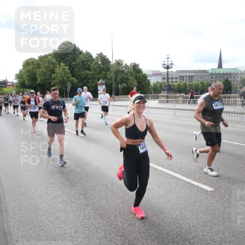 29.06.2025 - hella hamburg halbmarathon Jannik Wohlers http://msf.ph/oto/8149580 29.06.2025 10:19:28 Lombardsbrücke 1110, 1115, 1154, 2357, 2405, 2918, 4170, 4539, 4562, 4570, 5251, 5397, 5878, 6796, 6797, 6872, 6874, 7137, 7248, 7249, 7808, 7836, 7917, 8146, 8427, 10349, 10594, 10622, 11036, 11999, 12066, 12615, 12618, 12859, 13002, 13611, 13634, 13821, 13910, 14428, 14953, 15323, 15423, 15529, 16016, 16190, 16240, 16322, 16480, 16611, 16886, 17123, 17208, 17613, 17853, 18322, 18335, 18371, 18755, 18843 meine-sportfotos.de