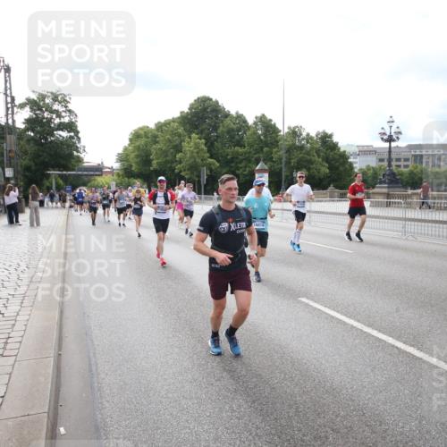 29.06.2025 - hella hamburg halbmarathon Jannik Wohlers http://msf.ph/oto/8149585 29.06.2025 10:19:29 Lombardsbrücke 1110, 1115, 1154, 2405, 2918, 4170, 4539, 5251, 5397, 5878, 6796, 6797, 6872, 6874, 7137, 7248, 7249, 7519, 7808, 7917, 8146, 8427, 10349, 10594, 10622, 11028, 11036, 11999, 12066, 12615, 12618, 12859, 13002, 13611, 13634, 13910, 14428, 14953, 15323, 15423, 15529, 15572, 16016, 16190, 16240, 16322, 16480, 16611, 16886, 17123, 17208, 17853, 18322, 18335, 18371, 18755, 18843 meine-sportfotos.de