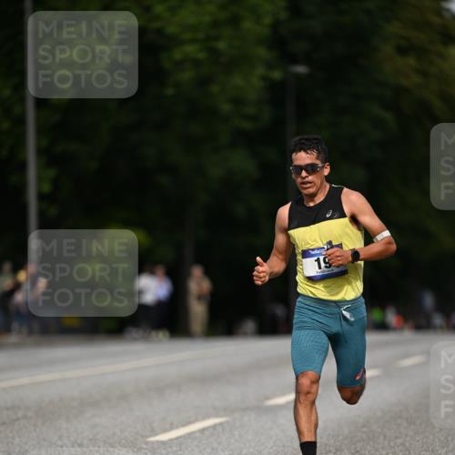 29.06.2025 - hella hamburg halbmarathon Dr. Thomas Lammeyer http://msf.ph/oto/8149587 29.06.2025 09:35:15 Kennedybrücke 14, 19 meine-sportfotos.de
