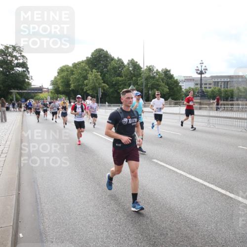 29.06.2025 - hella hamburg halbmarathon Jannik Wohlers http://msf.ph/oto/8149593 29.06.2025 10:19:29 Lombardsbrücke 1110, 1115, 1154, 2405, 2918, 4170, 4539, 5251, 5397, 5878, 6796, 6797, 6872, 6874, 7137, 7248, 7249, 7519, 7808, 7917, 8146, 8427, 10349, 10594, 10622, 11028, 11036, 11999, 12066, 12615, 12618, 12859, 13002, 13611, 13634, 13910, 14428, 14953, 15323, 15423, 15529, 15572, 16016, 16190, 16240, 16322, 16480, 16611, 16886, 17123, 17208, 17853, 18322, 18335, 18371, 18755, 18843 meine-sportfotos.de