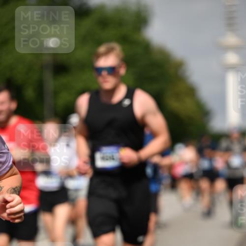 29.06.2025 - hella hamburg halbmarathon Dr. Thomas Lammeyer http://msf.ph/oto/8149596 29.06.2025 10:06:28 Kennedybrücke 1128, 1254, 1432, 1453, 1733, 2322, 2323, 3169, 3780, 3919, 4286, 4663, 4985, 5742, 5763, 6166, 6322, 6708, 6860, 7049, 7243, 8662, 8749, 9020, 9021, 9928, 10539, 10866 meine-sportfotos.de
