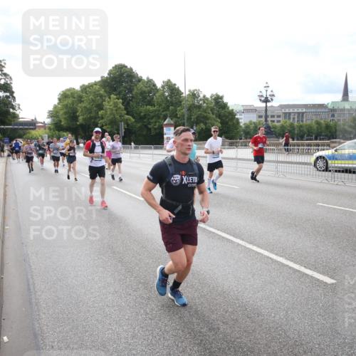 29.06.2025 - hella hamburg halbmarathon Jannik Wohlers http://msf.ph/oto/8149611 29.06.2025 10:19:29 Lombardsbrücke 1110, 1115, 1154, 2405, 2918, 4170, 4539, 5251, 5397, 5878, 6796, 6797, 6872, 6874, 7137, 7248, 7249, 7519, 7808, 7917, 8146, 8427, 10349, 10594, 10622, 11028, 11036, 11999, 12066, 12615, 12618, 12859, 13002, 13611, 13634, 13910, 14428, 14953, 15323, 15423, 15529, 15572, 16016, 16190, 16240, 16322, 16480, 16611, 16886, 17123, 17208, 17853, 18322, 18335, 18371, 18755, 18843 meine-sportfotos.de