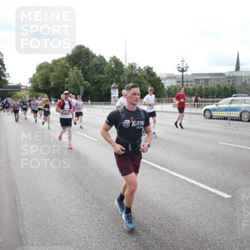 29.06.2025 - hella hamburg halbmarathon Jannik Wohlers http://msf.ph/oto/8149616 29.06.2025 10:19:29 Lombardsbrücke 1110, 1115, 1154, 2405, 2918, 4170, 4539, 5251, 5397, 5878, 6796, 6797, 6872, 6874, 7137, 7248, 7249, 7519, 7808, 7917, 8146, 8427, 10349, 10594, 10622, 11028, 11036, 11999, 12066, 12615, 12618, 12859, 13002, 13611, 13634, 13910, 14428, 14953, 15323, 15423, 15529, 15572, 16016, 16190, 16240, 16322, 16480, 16611, 16886, 17123, 17208, 17853, 18322, 18335, 18371, 18755, 18843 meine-sportfotos.de