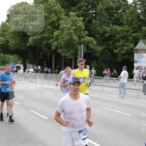 29.06.2025 - hella hamburg halbmarathon Jannik Wohlers http://msf.ph/oto/8149626 29.06.2025 10:50:06 Lombardsbrücke 1259, 1828, 2047, 3203, 3680, 3897, 4642, 4961, 5119, 5131, 7505, 7677, 8299, 8834, 10744, 11696, 13887, 14102, 14591, 15017, 15230, 15416, 15467, 15551, 16489, 16593, 16670, 16742, 17790, 18067, 18092, 18483 meine-sportfotos.de