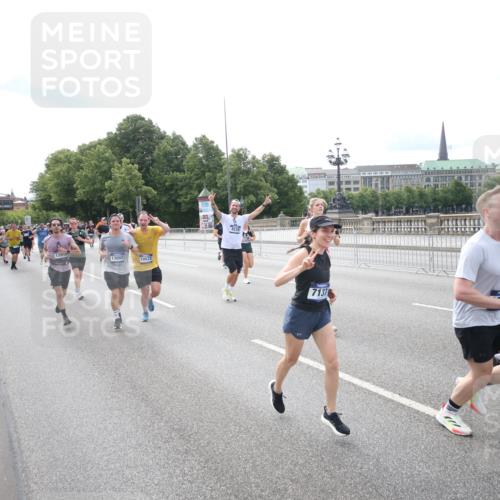 29.06.2025 - hella hamburg halbmarathon Jannik Wohlers http://msf.ph/oto/8149641 29.06.2025 10:19:33 Lombardsbrücke 1110, 1115, 1154, 2064, 2405, 2918, 3278, 4539, 5397, 6872, 6874, 7137, 7248, 7519, 7808, 7917, 8146, 8387, 8427, 8738, 10349, 10550, 10594, 10622, 10701, 11028, 11036, 11999, 12615, 12618, 12859, 13002, 13192, 13634, 13910, 14024, 14425, 14428, 14953, 15423, 15529, 15572, 15948, 16016, 16190, 16240, 16322, 16480, 16611, 17076, 17123, 17208, 17454, 17456, 17853, 17913, 18322, 18368, 18371, 18648, 18685, 18843 meine-sportfotos.de