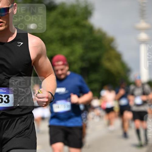 29.06.2025 - hella hamburg halbmarathon Dr. Thomas Lammeyer http://msf.ph/oto/8149642 29.06.2025 10:06:30 Kennedybrücke 1128, 1254, 1432, 1453, 1733, 2322, 2323, 3169, 3780, 3919, 4286, 4663, 4985, 5742, 5763, 6166, 6322, 6708, 6860, 7049, 7243, 8662, 8749, 9020, 9021, 9928, 10539, 10866, 11191, 11250 meine-sportfotos.de