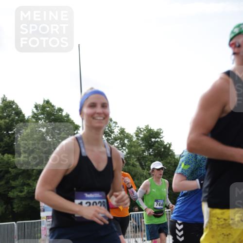 29.06.2025 - hella hamburg halbmarathon Jannik Wohlers http://msf.ph/oto/8149644 29.06.2025 10:13:09 Lombardsbrücke 1007, 1859, 2055, 2721, 2904, 3729, 4187, 4795, 4950, 5232, 5546, 6026, 6717, 6724, 7346, 7446, 7447, 7460, 7913, 8279, 9128, 9612, 12928, 12929, 13331, 13928, 15663, 16491, 17472, 17474, 18222, 18231, 19035 meine-sportfotos.de