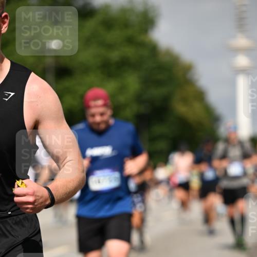 29.06.2025 - hella hamburg halbmarathon Dr. Thomas Lammeyer http://msf.ph/oto/8149647 29.06.2025 10:06:30 Kennedybrücke 1128, 1254, 1432, 1453, 1733, 2322, 2323, 3169, 3780, 3919, 4286, 4663, 4985, 5742, 5763, 6166, 6322, 6708, 6860, 7049, 7243, 8662, 8749, 9020, 9021, 9928, 10539, 10866, 11191, 11250 meine-sportfotos.de