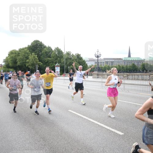 29.06.2025 - hella hamburg halbmarathon Jannik Wohlers http://msf.ph/oto/8149650 29.06.2025 10:19:33 Lombardsbrücke 1110, 1115, 1154, 2064, 2405, 2918, 3278, 4539, 5397, 6872, 6874, 7137, 7248, 7519, 7808, 7917, 8146, 8387, 8427, 8738, 10349, 10550, 10594, 10622, 10701, 11028, 11036, 11999, 12615, 12618, 12859, 13002, 13192, 13634, 13910, 14024, 14425, 14428, 14953, 15423, 15529, 15572, 15948, 16016, 16190, 16240, 16322, 16480, 16611, 17076, 17123, 17208, 17454, 17456, 17853, 17913, 18322, 18368, 18371, 18648, 18685, 18843 meine-sportfotos.de