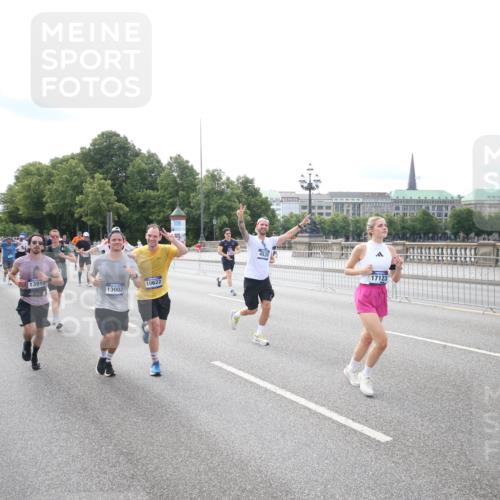 29.06.2025 - hella hamburg halbmarathon Jannik Wohlers http://msf.ph/oto/8149656 29.06.2025 10:19:34 Lombardsbrücke 1110, 1115, 1154, 2064, 2405, 2918, 3278, 4539, 4737, 5397, 6872, 6874, 7137, 7519, 7808, 7917, 8387, 8427, 8738, 9196, 10349, 10550, 10622, 10701, 11028, 11036, 11999, 12615, 12618, 12859, 13002, 13192, 13634, 13910, 14024, 14425, 14428, 14953, 15423, 15529, 15572, 15948, 16016, 16164, 16190, 16240, 16322, 16480, 16611, 16714, 17076, 17123, 17208, 17454, 17456, 17853, 17913, 18322, 18368, 18648, 18685, 18843 meine-sportfotos.de
