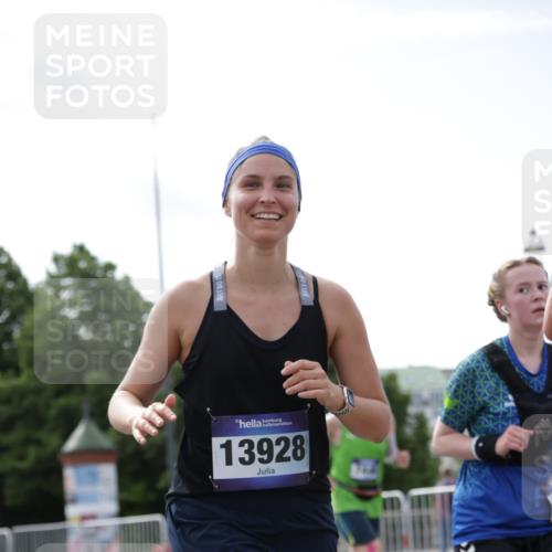 29.06.2025 - hella hamburg halbmarathon Jannik Wohlers http://msf.ph/oto/8149659 29.06.2025 10:13:10 Lombardsbrücke 1007, 1859, 2055, 2721, 2904, 2987, 3729, 4187, 4795, 4950, 5232, 5546, 6026, 6717, 6724, 7346, 7446, 7447, 7460, 7913, 8279, 9128, 9612, 10977, 12313, 12797, 12928, 12929, 13331, 13928, 15663, 16491, 17472, 17474, 18222, 18231, 19035, 19190 meine-sportfotos.de