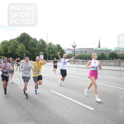29.06.2025 - hella hamburg halbmarathon Jannik Wohlers http://msf.ph/oto/8149661 29.06.2025 10:19:34 Lombardsbrücke 1110, 1115, 1154, 2064, 2405, 2918, 3278, 4539, 4737, 5397, 6872, 6874, 7137, 7519, 7808, 7917, 8387, 8427, 8738, 9196, 10349, 10550, 10622, 10701, 11028, 11036, 11999, 12615, 12618, 12859, 13002, 13192, 13634, 13910, 14024, 14425, 14428, 14953, 15423, 15529, 15572, 15948, 16016, 16164, 16190, 16240, 16322, 16480, 16611, 16714, 17076, 17123, 17208, 17454, 17456, 17853, 17913, 18322, 18368, 18648, 18685, 18843 meine-sportfotos.de
