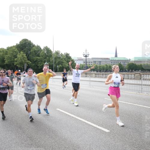 29.06.2025 - hella hamburg halbmarathon Jannik Wohlers http://msf.ph/oto/8149668 29.06.2025 10:19:34 Lombardsbrücke 1110, 1115, 1154, 2064, 2405, 2918, 3278, 4539, 4737, 5397, 6872, 6874, 7137, 7519, 7808, 7917, 8387, 8427, 8738, 9196, 10349, 10550, 10622, 10701, 11028, 11036, 11999, 12615, 12618, 12859, 13002, 13192, 13634, 13910, 14024, 14425, 14428, 14953, 15423, 15529, 15572, 15948, 16016, 16164, 16190, 16240, 16322, 16480, 16611, 16714, 17076, 17123, 17208, 17454, 17456, 17853, 17913, 18322, 18368, 18648, 18685, 18843 meine-sportfotos.de