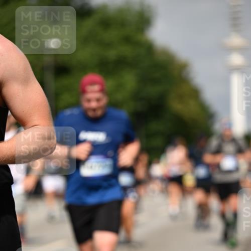 29.06.2025 - hella hamburg halbmarathon Dr. Thomas Lammeyer http://msf.ph/oto/8149671 29.06.2025 10:06:30 Kennedybrücke 1128, 1254, 1432, 1453, 1733, 2322, 2323, 3169, 3780, 3919, 4286, 4663, 4985, 5742, 5763, 6166, 6322, 6708, 6860, 7049, 7243, 8662, 8749, 9020, 9021, 9928, 10539, 10866, 11191, 11250 meine-sportfotos.de