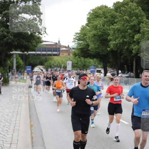 29.06.2025 - hella hamburg halbmarathon Jannik Wohlers http://msf.ph/oto/8149674 29.06.2025 10:50:07 Lombardsbrücke 1259, 1828, 2047, 3203, 3680, 3838, 4642, 4695, 4961, 5119, 5131, 7505, 7677, 7938, 8299, 8834, 9933, 10744, 11696, 13887, 14102, 14591, 15017, 15105, 15230, 15416, 15467, 15551, 16489, 16593, 16670, 16742, 17790, 18067, 18092, 18483 meine-sportfotos.de