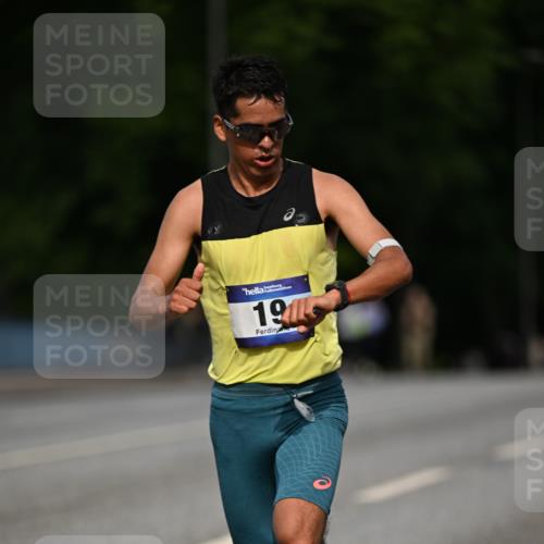 29.06.2025 - hella hamburg halbmarathon Dr. Thomas Lammeyer http://msf.ph/oto/8149681 29.06.2025 09:35:16 Kennedybrücke 14, 19 meine-sportfotos.de